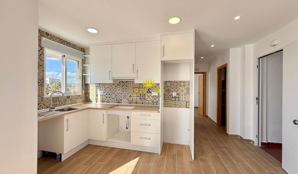 Resale - Apartment - Orihuela Costa - Punta Prima
