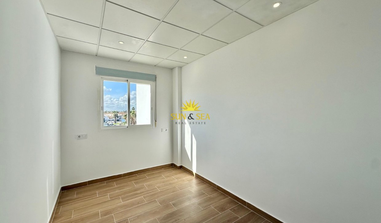 Resale - Apartment - Orihuela Costa - Punta Prima