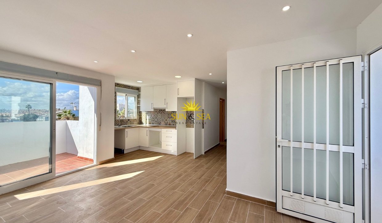 Resale - Apartment - Orihuela Costa - Punta Prima
