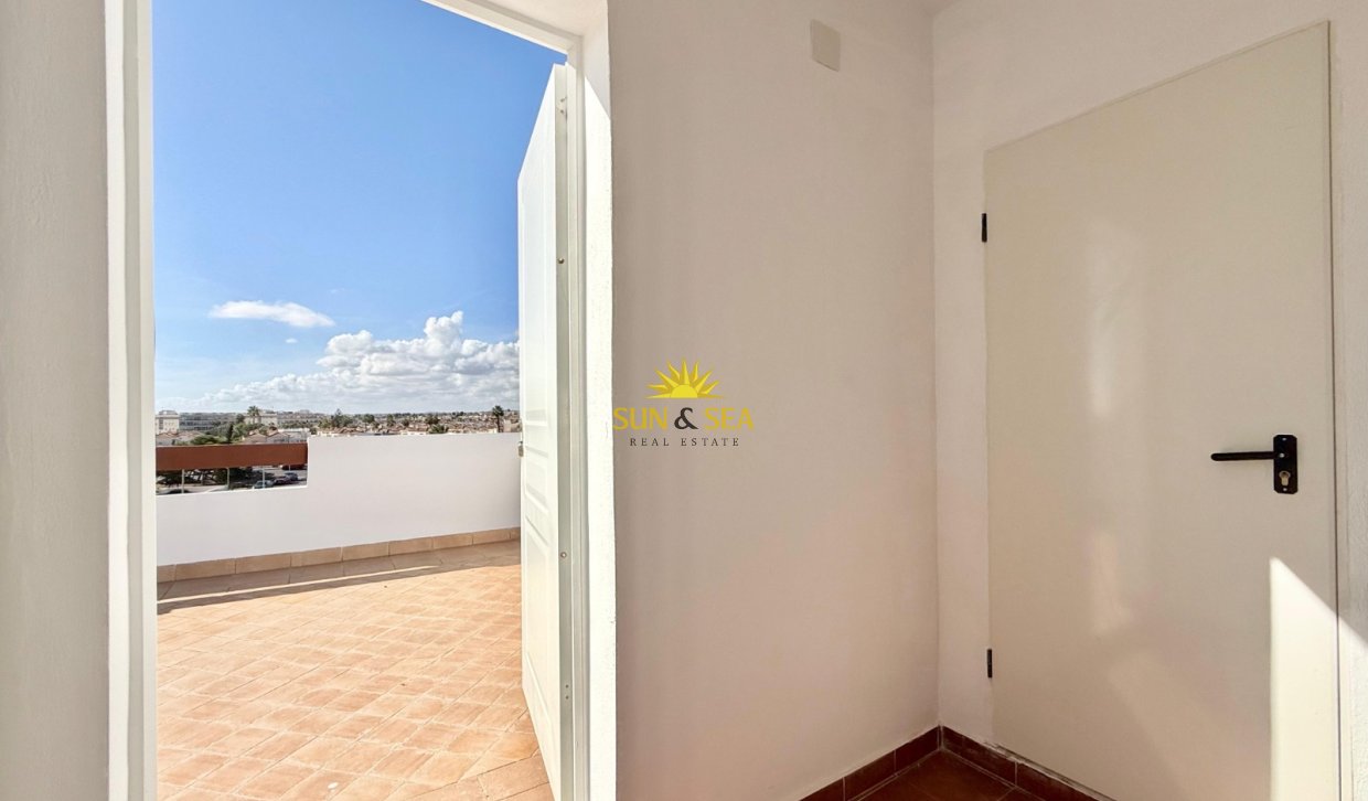 Resale - Apartment - Orihuela Costa - Punta Prima
