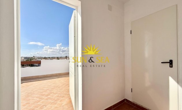 Resale - Apartment - Orihuela Costa - Punta Prima