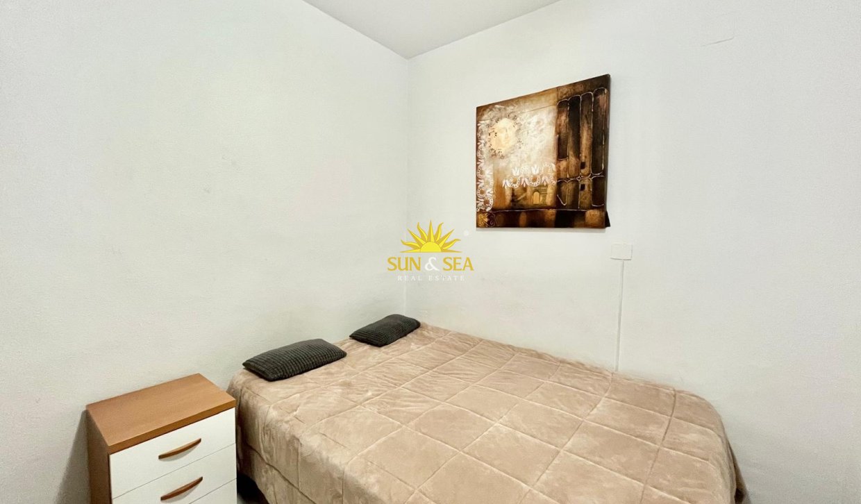 Alquiler a largo plazo - Apartamento - Torrevieja - Centro