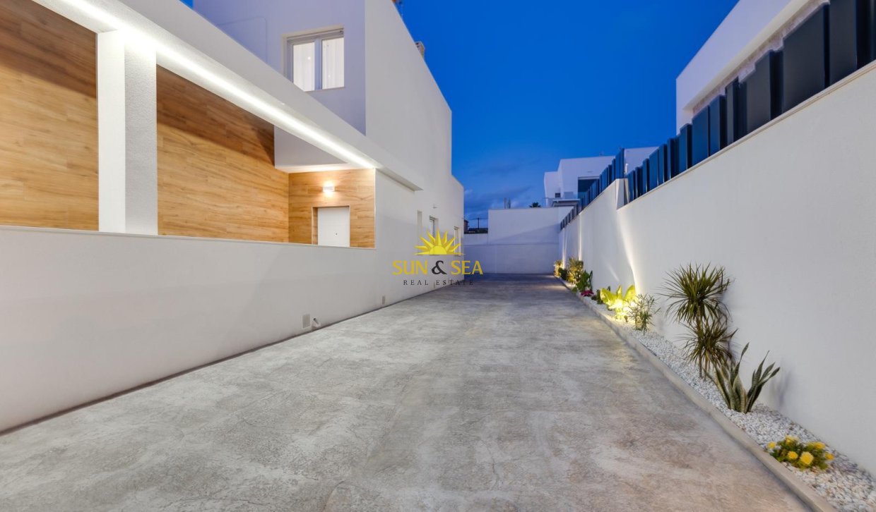 Reventa - Chalet - Torrevieja - Aguas Nuevas
