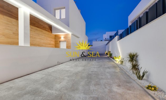 Reventa - Chalet - Torrevieja - Aguas Nuevas