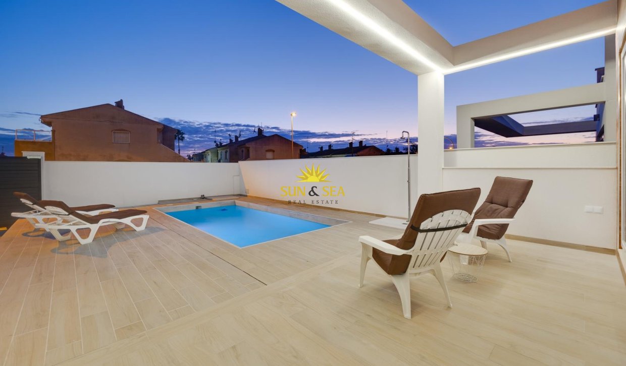 Reventa - Chalet - Torrevieja - Aguas Nuevas