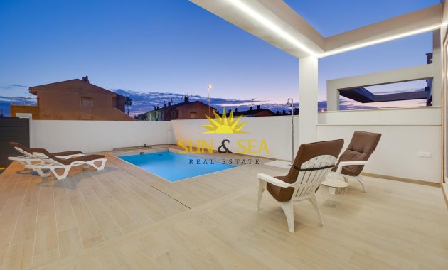 Reventa - Chalet - Torrevieja - Aguas Nuevas