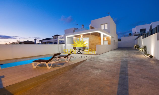 Reventa - Chalet - Torrevieja - Aguas Nuevas