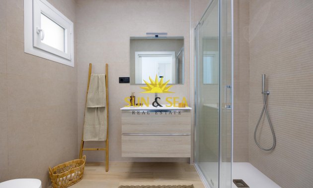 Reventa - Chalet - Torrevieja - Aguas Nuevas