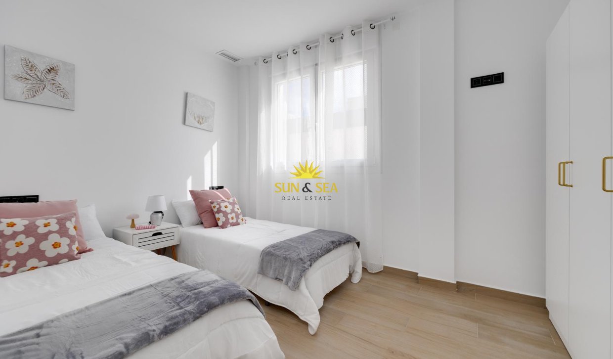 Reventa - Chalet - Torrevieja - Aguas Nuevas