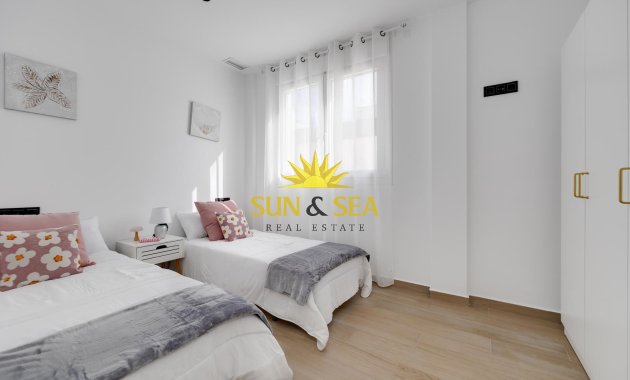 Reventa - Chalet - Torrevieja - Aguas Nuevas