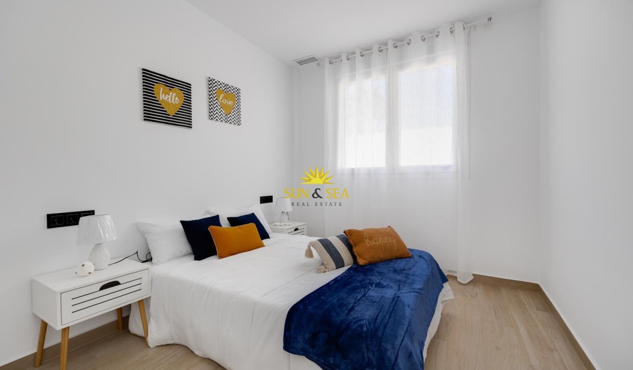 Reventa - Chalet - Torrevieja - Aguas Nuevas