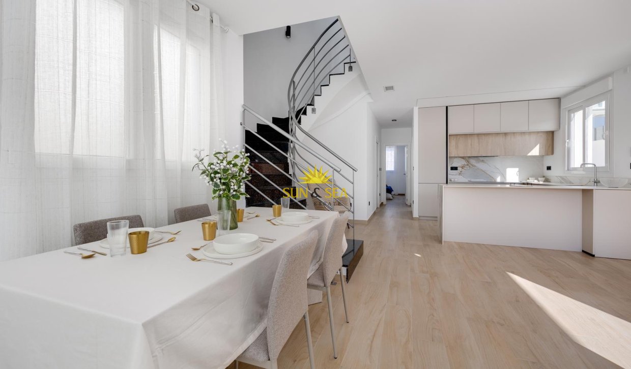 Reventa - Chalet - Torrevieja - Aguas Nuevas