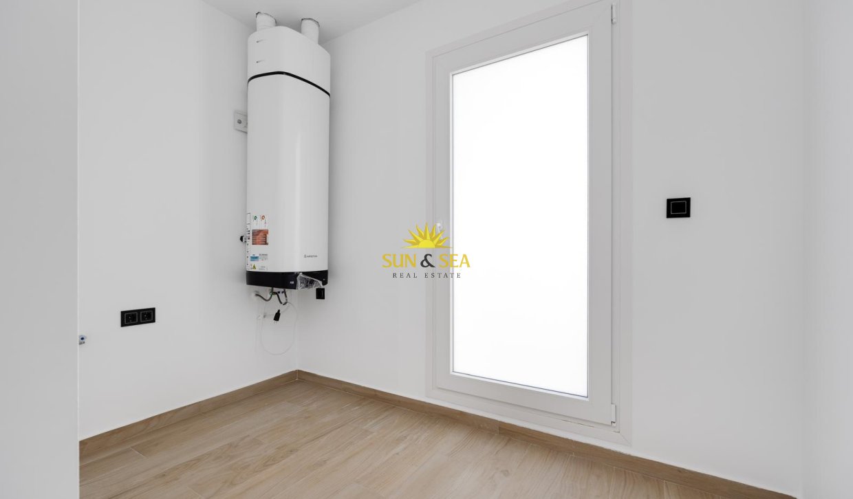 Reventa - Chalet - Torrevieja - Aguas Nuevas