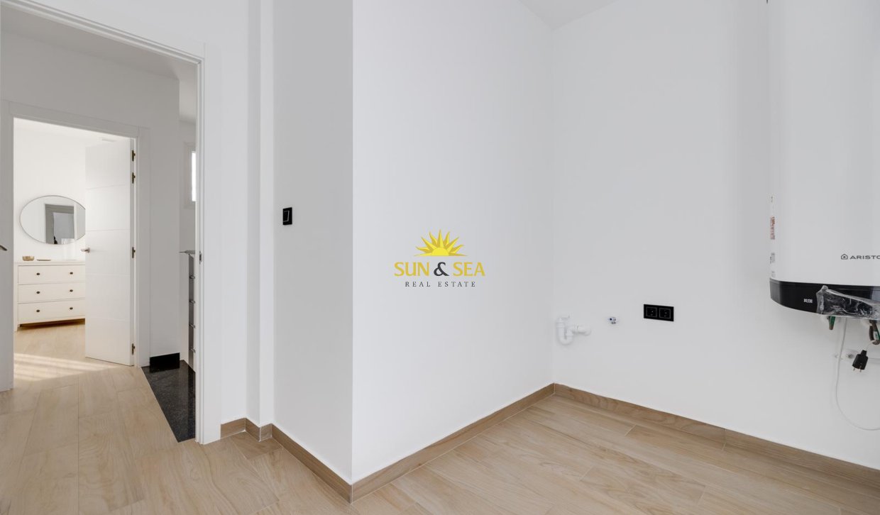 Reventa - Chalet - Torrevieja - Aguas Nuevas