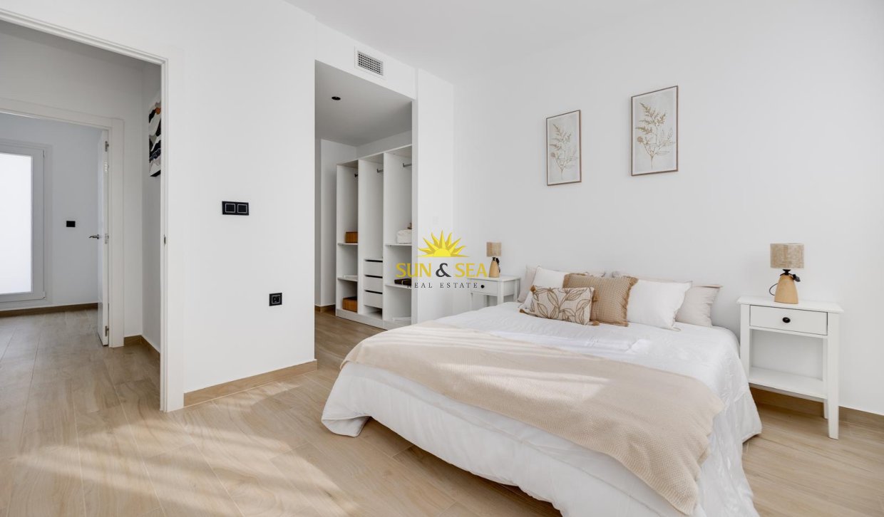 Reventa - Chalet - Torrevieja - Aguas Nuevas