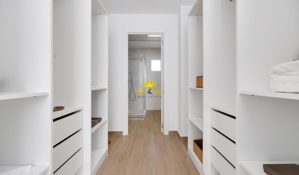 Reventa - Chalet - Torrevieja - Aguas Nuevas