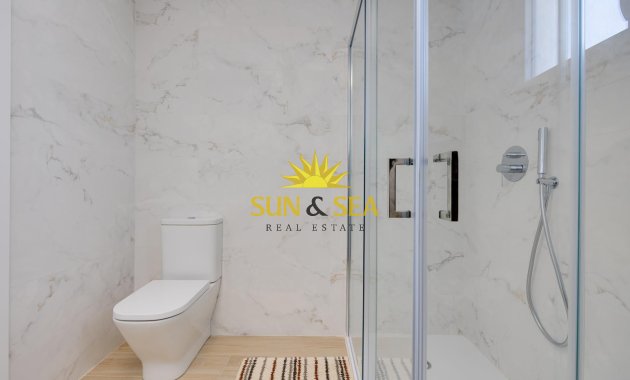 Reventa - Chalet - Torrevieja - Aguas Nuevas