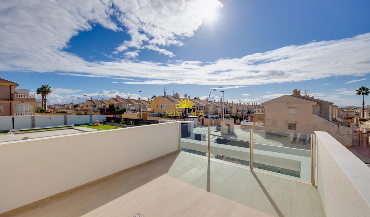 Reventa - Chalet - Torrevieja - Aguas Nuevas