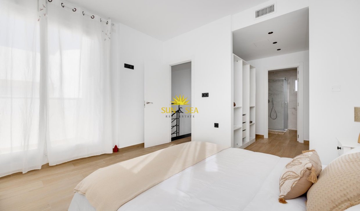 Reventa - Chalet - Torrevieja - Aguas Nuevas
