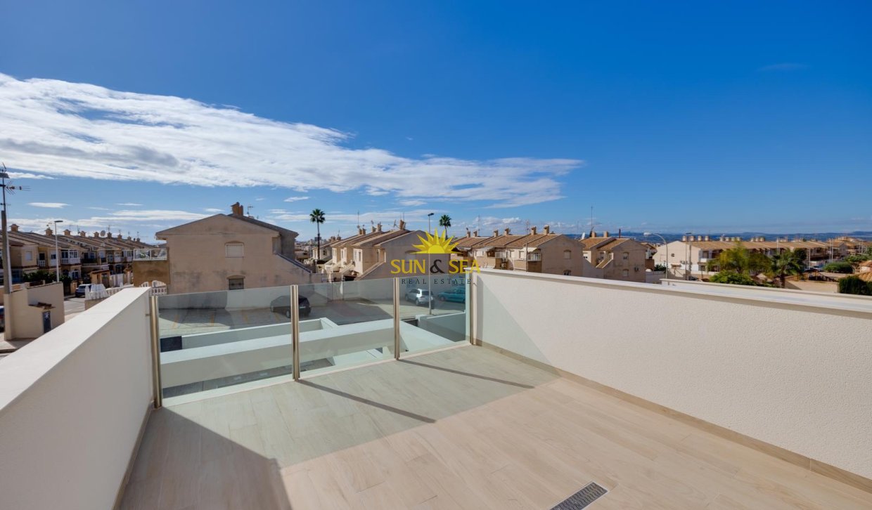 Reventa - Chalet - Torrevieja - Aguas Nuevas