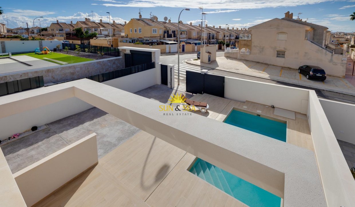 Reventa - Chalet - Torrevieja - Aguas Nuevas