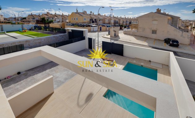 Reventa - Chalet - Torrevieja - Aguas Nuevas