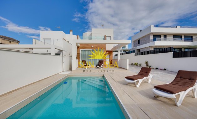 Reventa - Chalet - Torrevieja - Aguas Nuevas