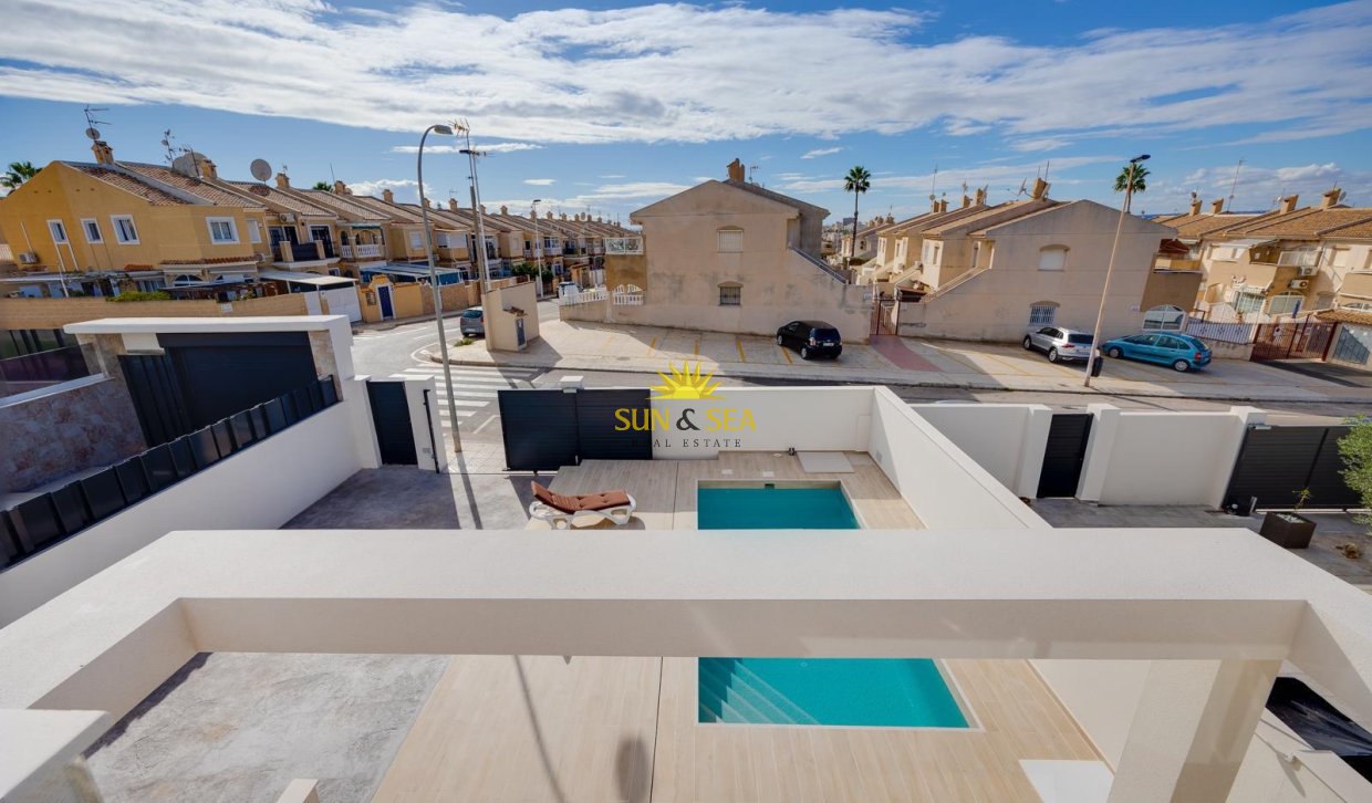 Reventa - Chalet - Torrevieja - Aguas Nuevas