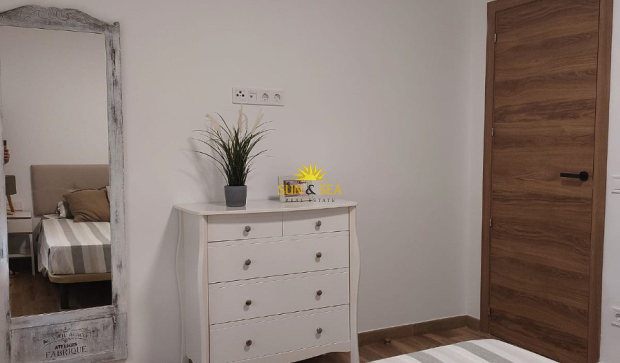 Alquiler a largo plazo - Apartamento - Alicante - Centro
