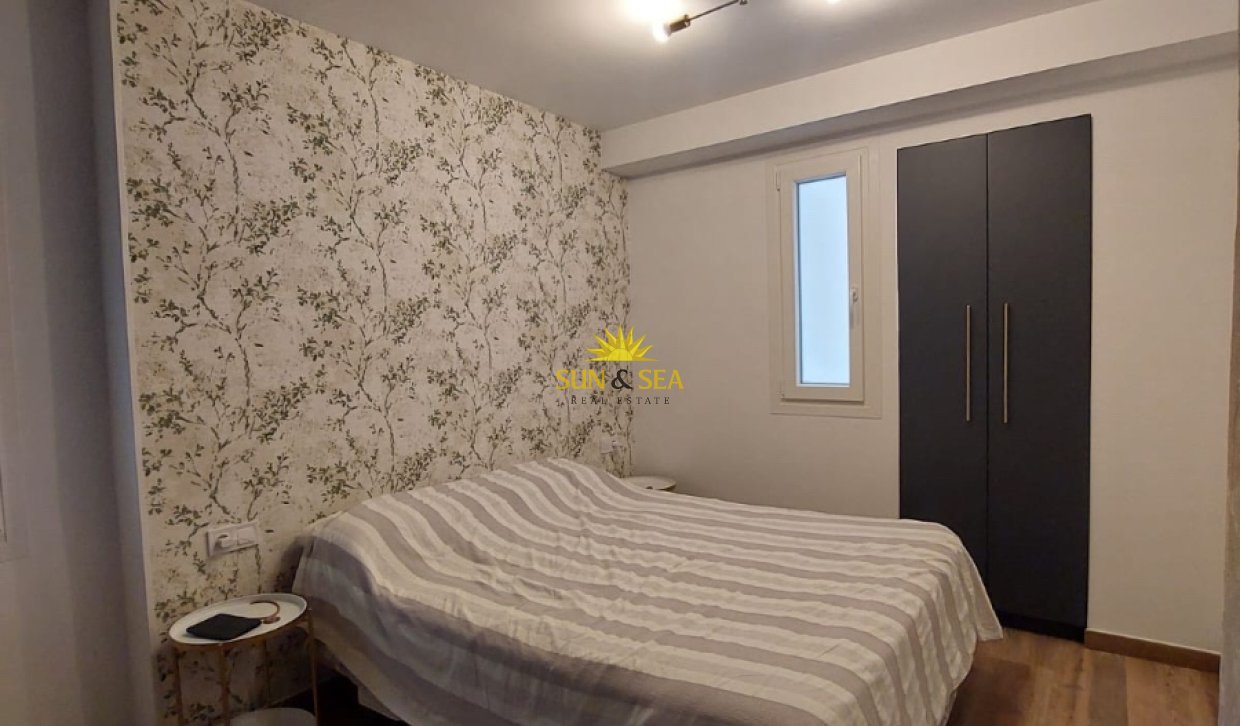 Alquiler a largo plazo - Apartamento - Alicante - Centro
