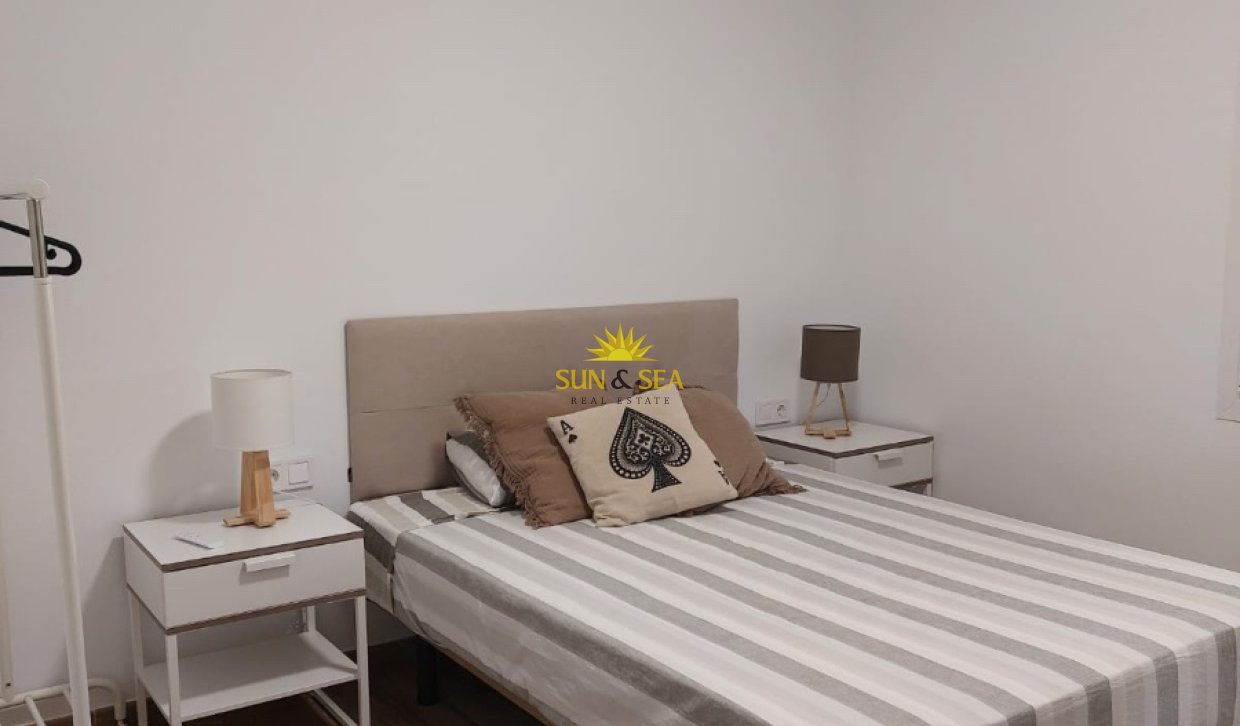 Alquiler a largo plazo - Apartamento - Alicante - Centro