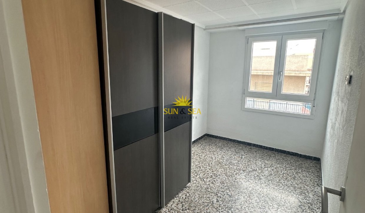Location à long terme - Appartement - Elche