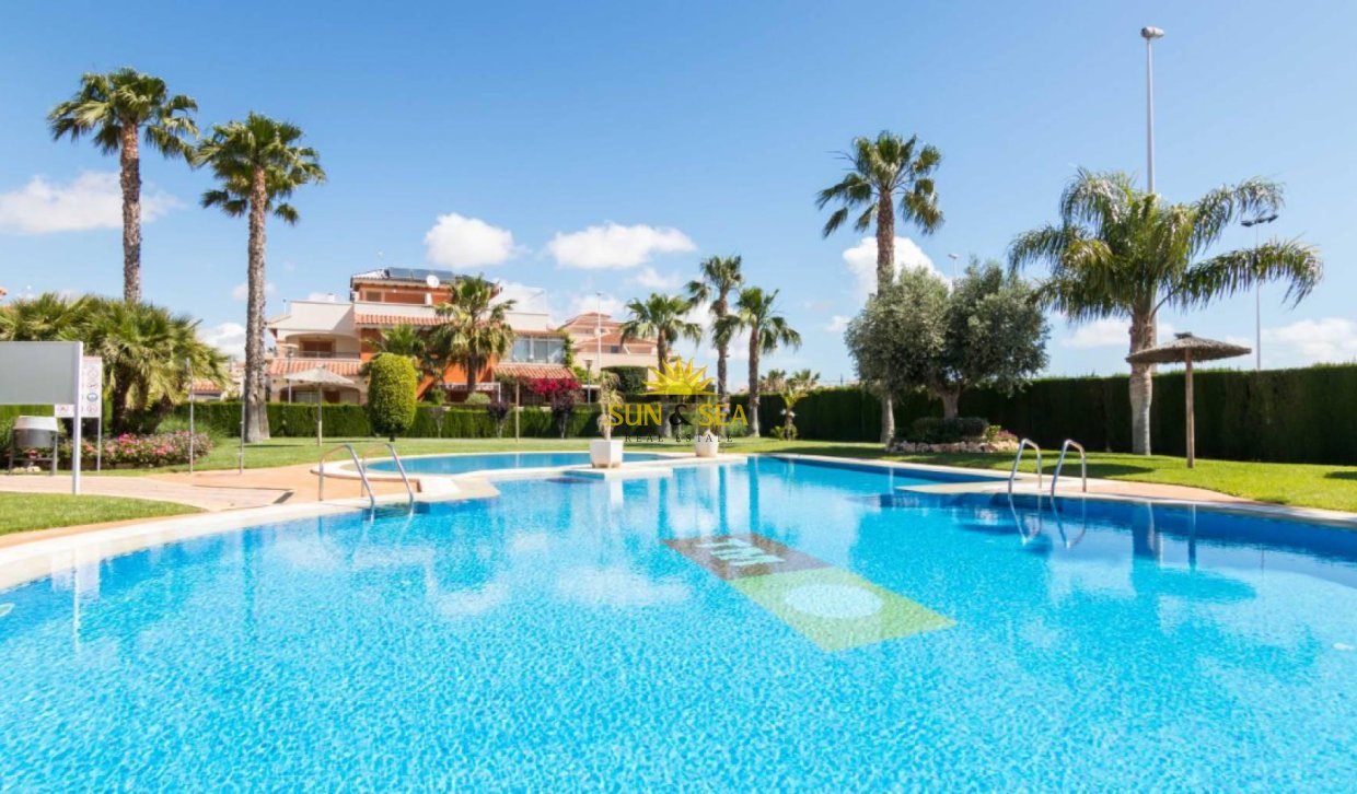 Reventa - Atico - Orihuela Costa - Playa Flamenca