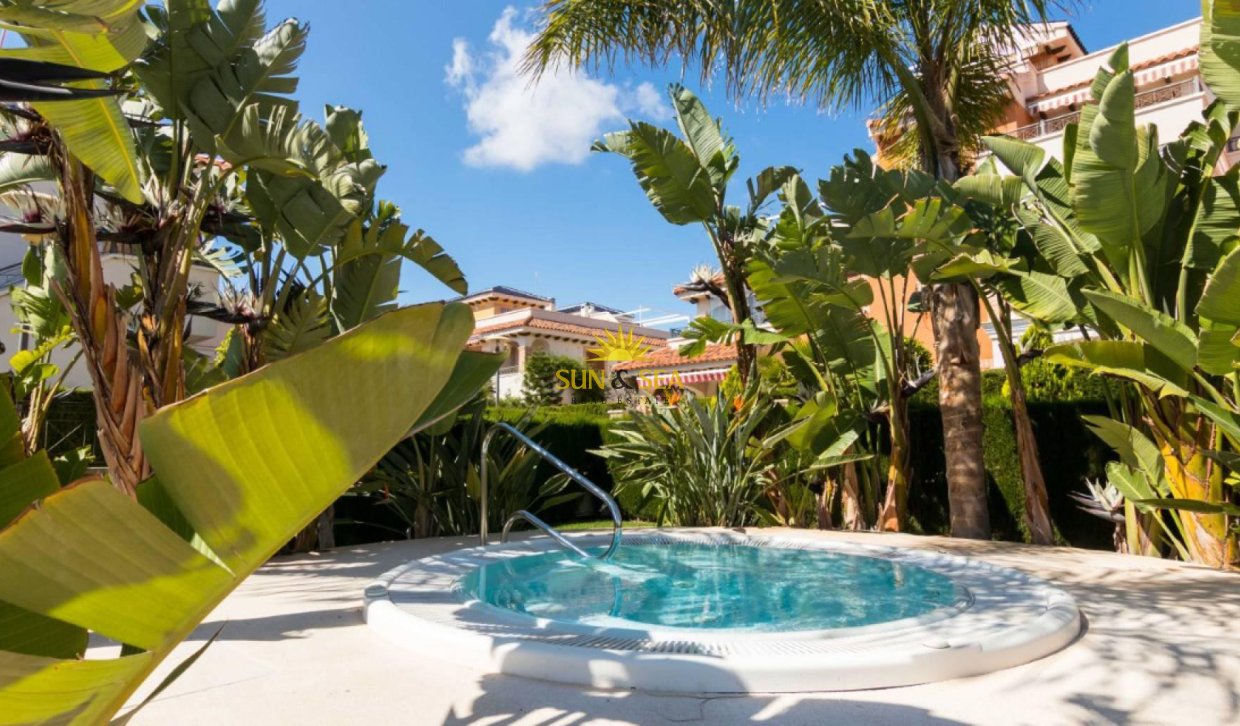 Reventa - Atico - Orihuela Costa - Playa Flamenca