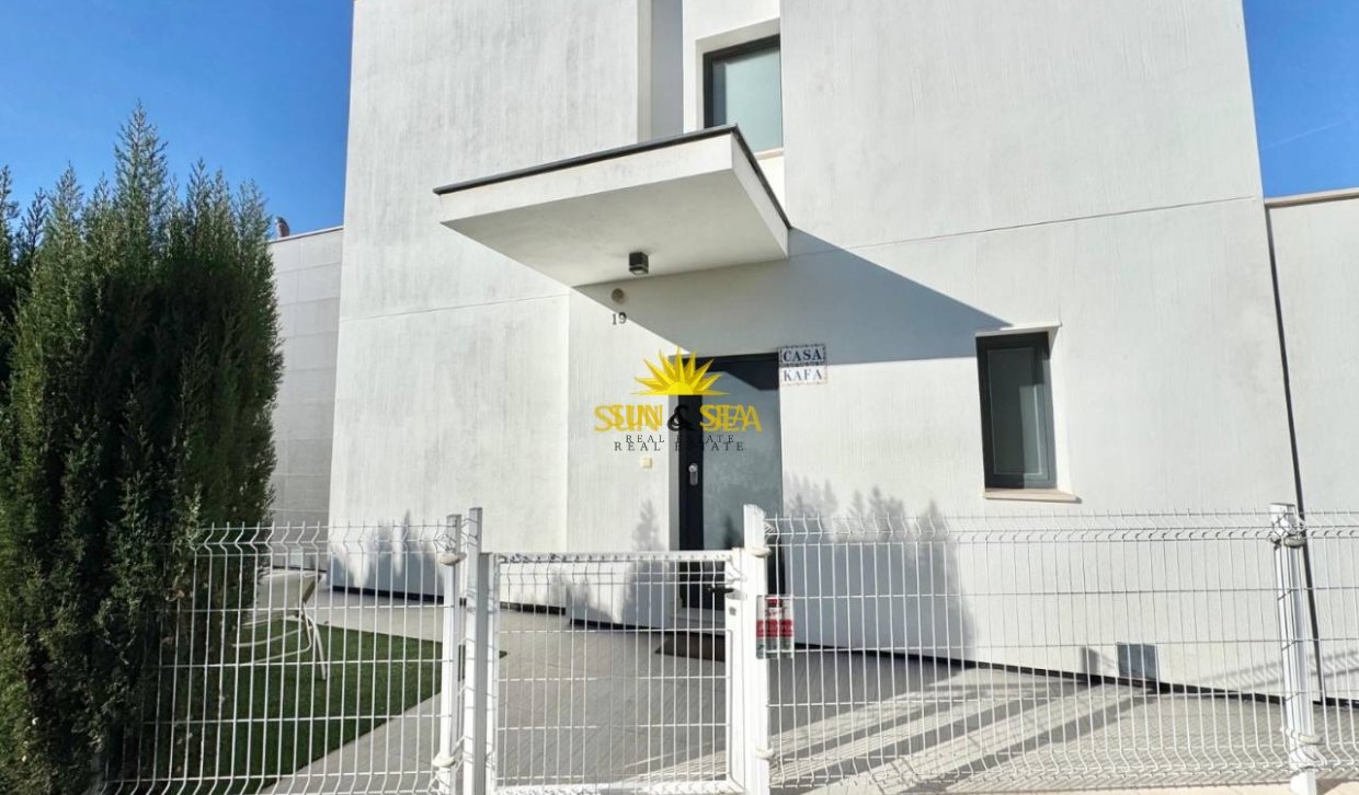 Resale - Villa - Torrevieja - Punta prima