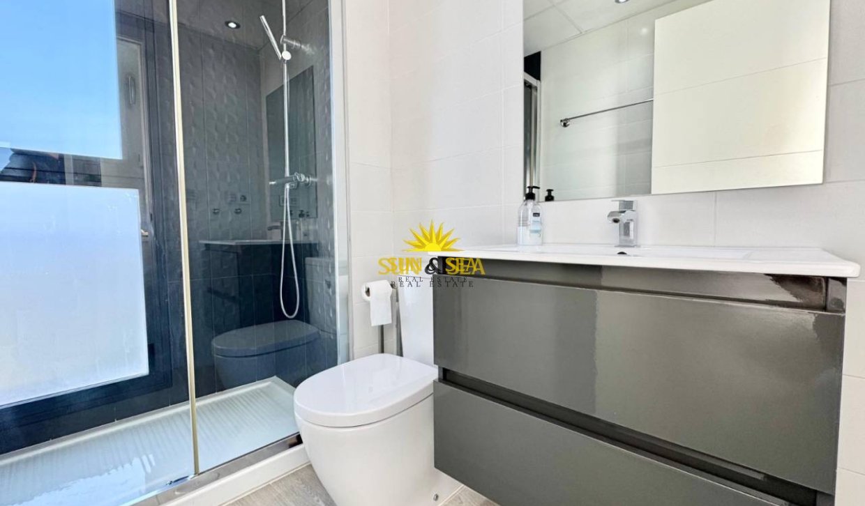 Resale - Villa - Torrevieja - Punta prima
