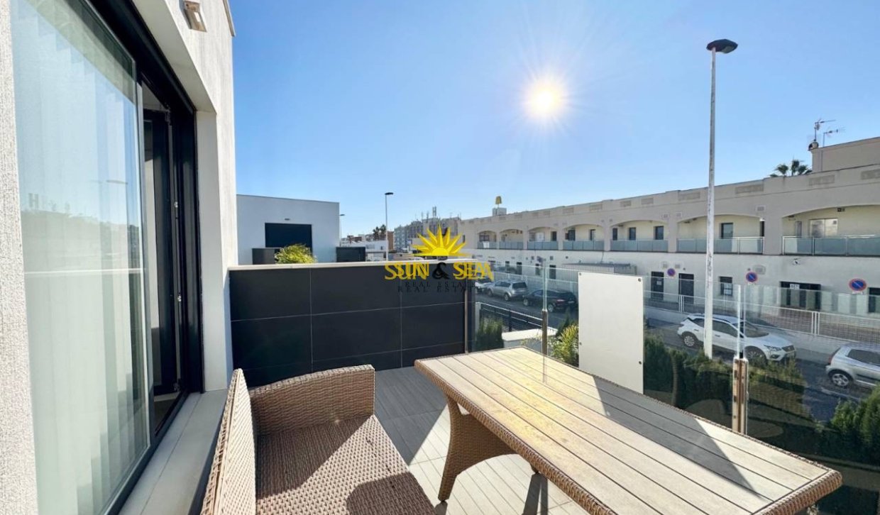 Resale - Villa - Torrevieja - Punta prima