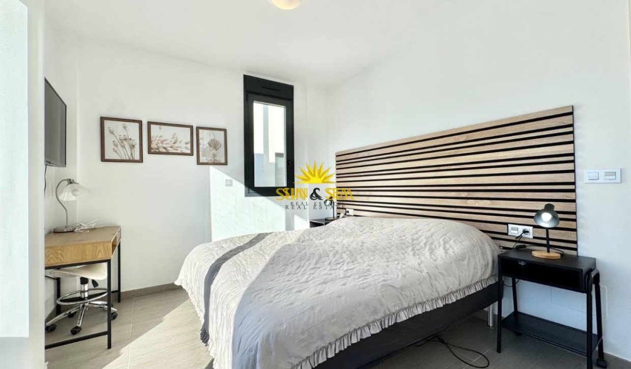 Resale - Villa - Torrevieja - Punta prima