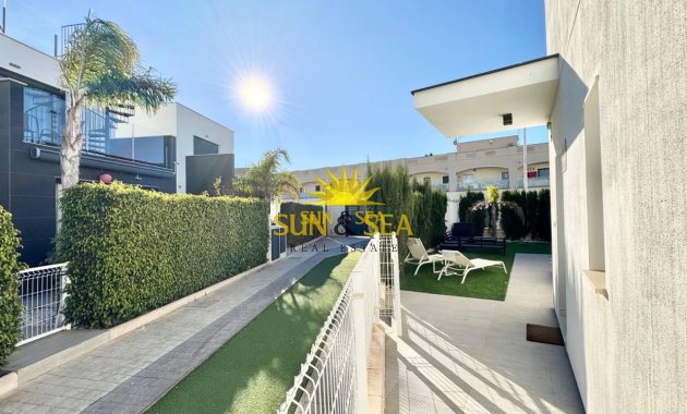 Resale - Villa - Torrevieja - Punta prima