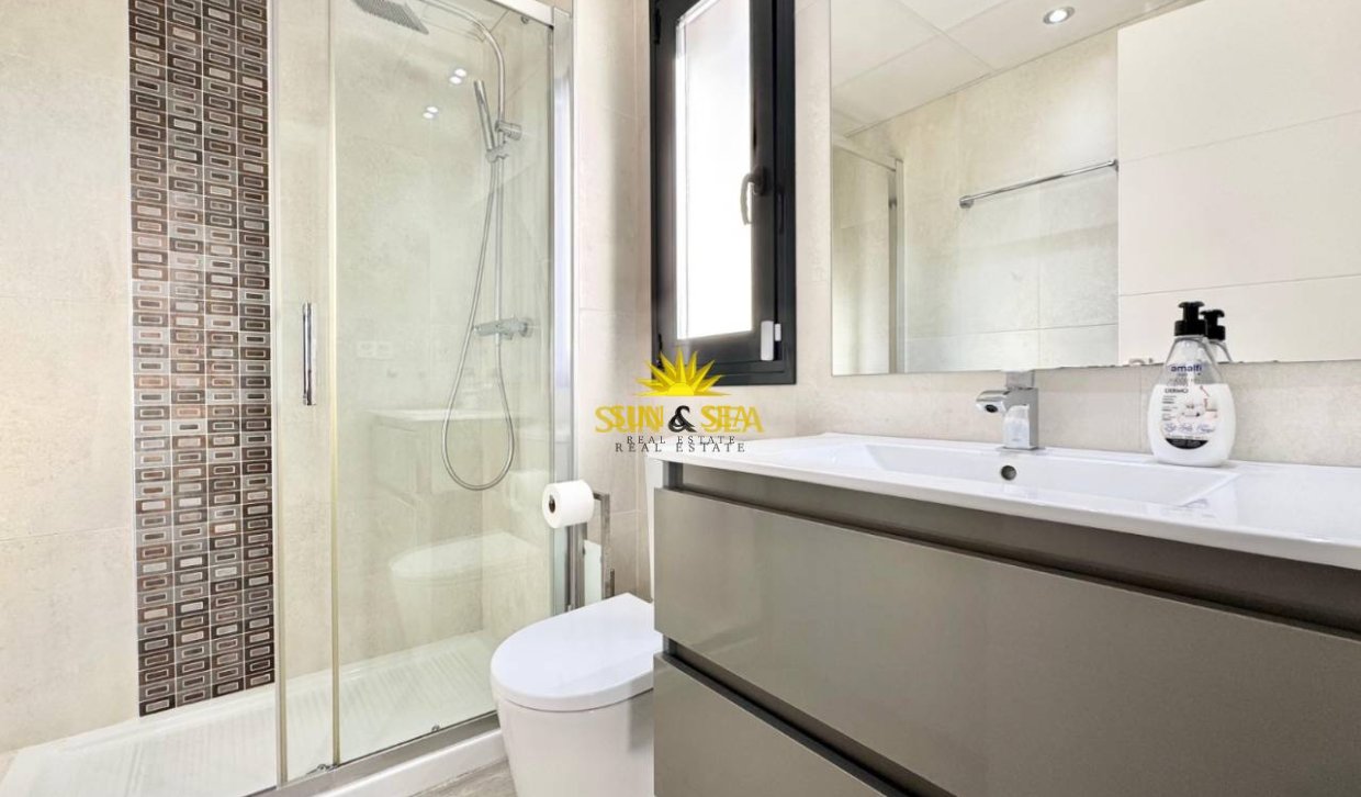 Resale - Villa - Torrevieja - Punta prima