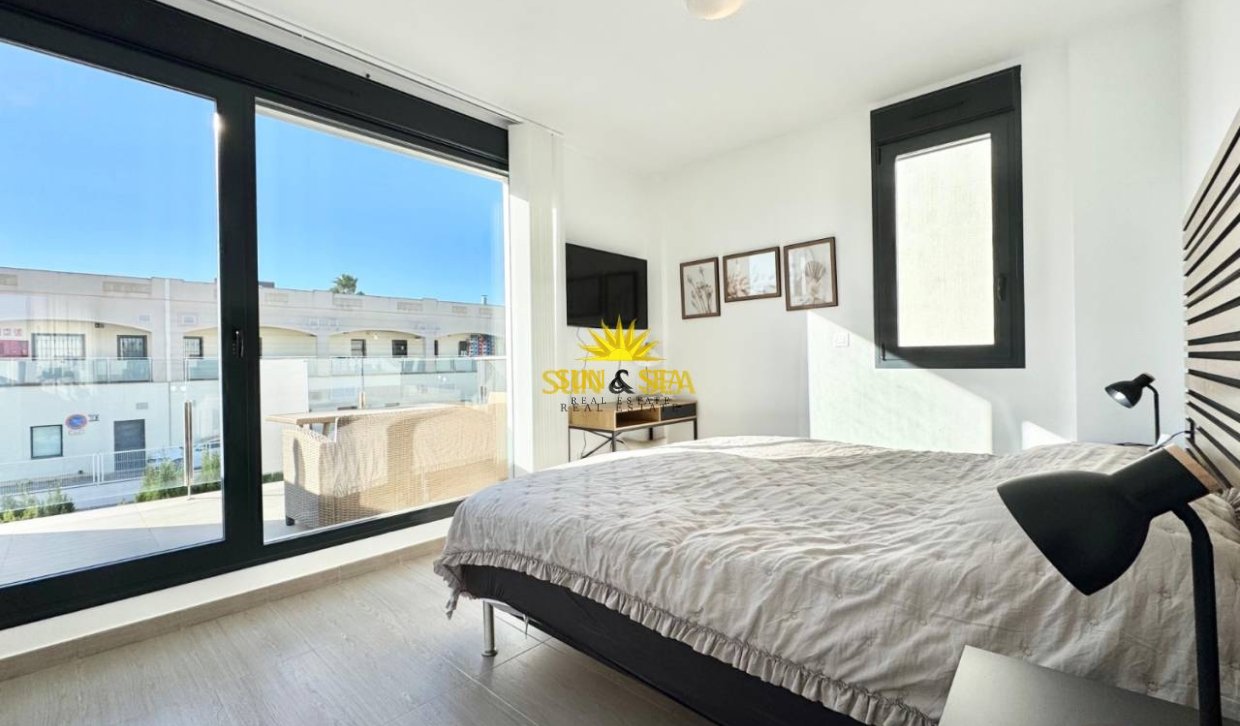 Resale - Villa - Torrevieja - Punta prima