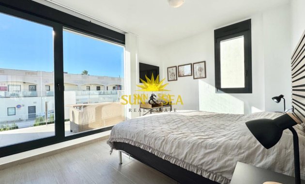 Resale - Villa - Torrevieja - Punta prima