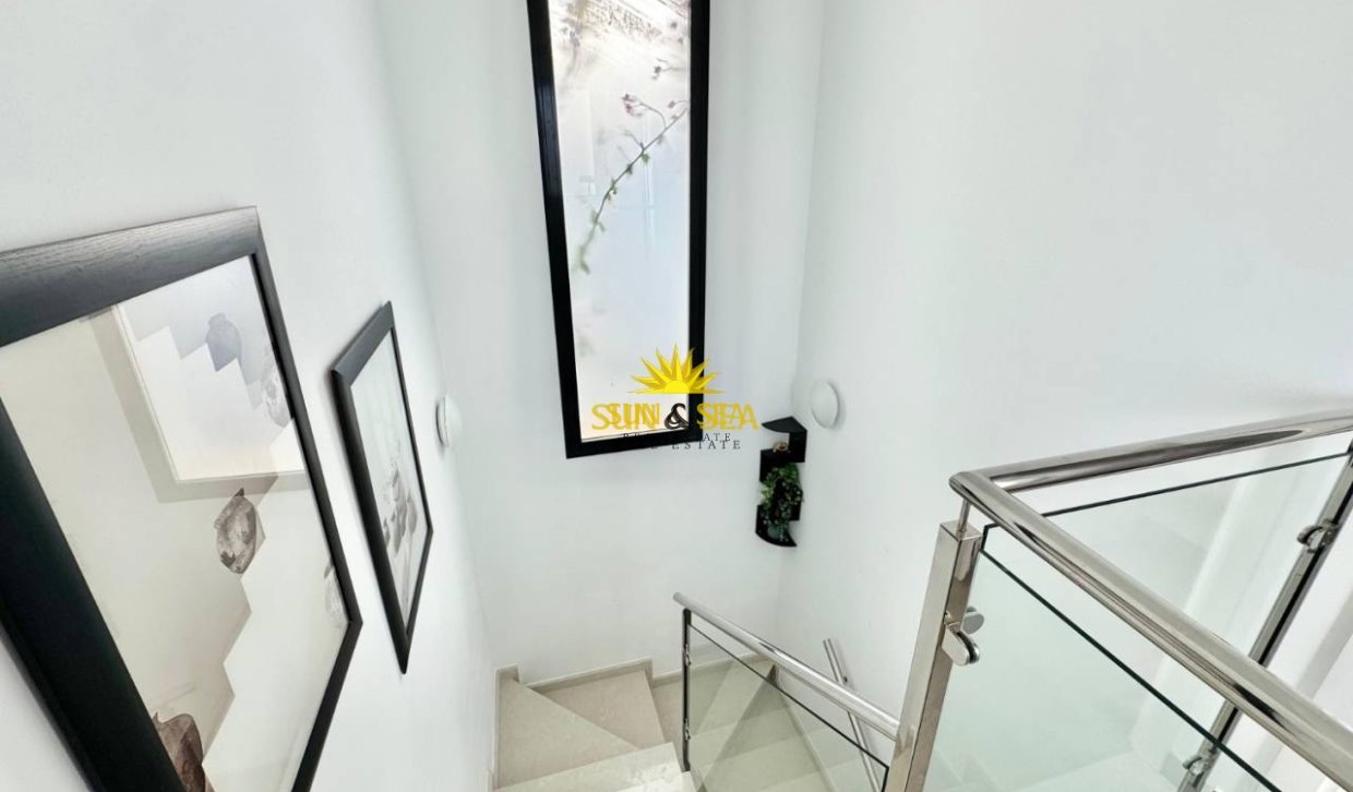 Resale - Villa - Torrevieja - Punta prima