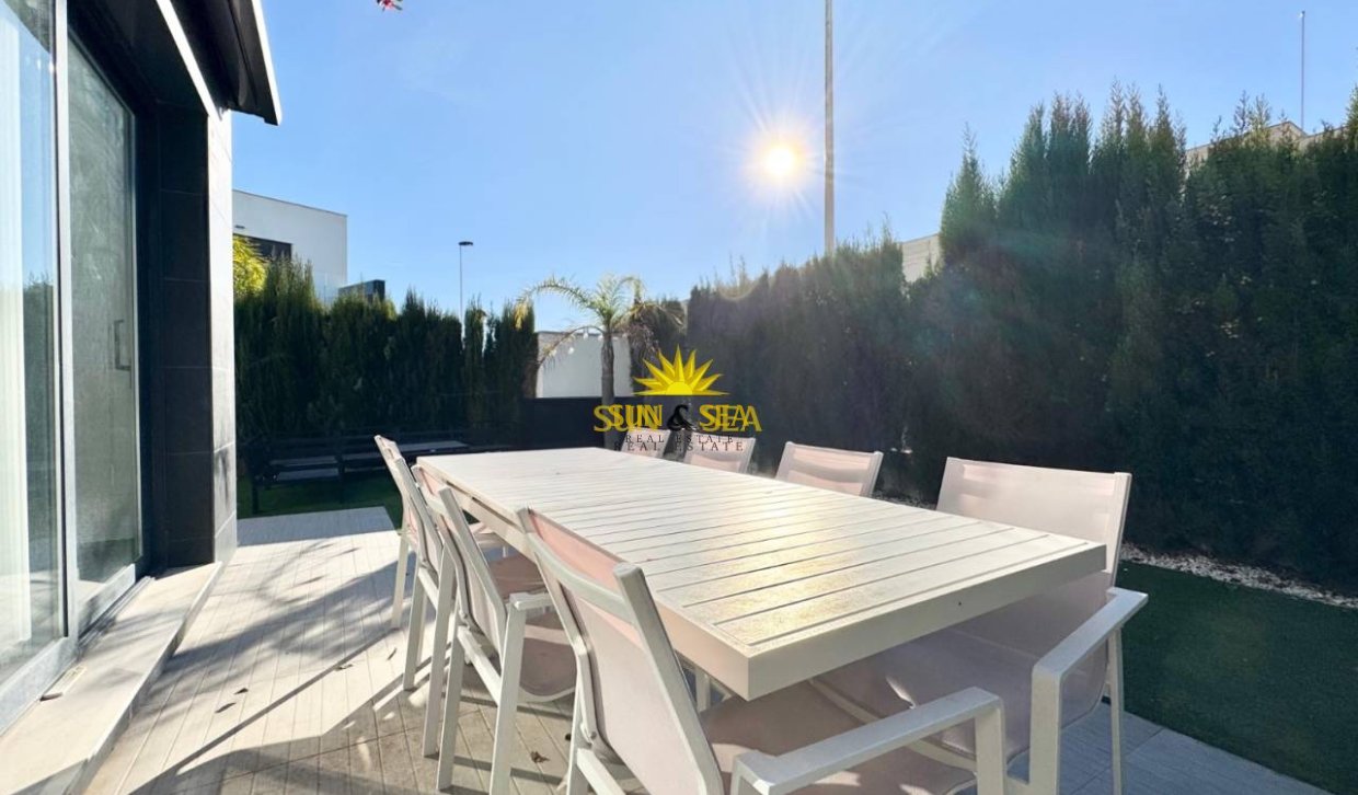 Resale - Villa - Torrevieja - Punta prima
