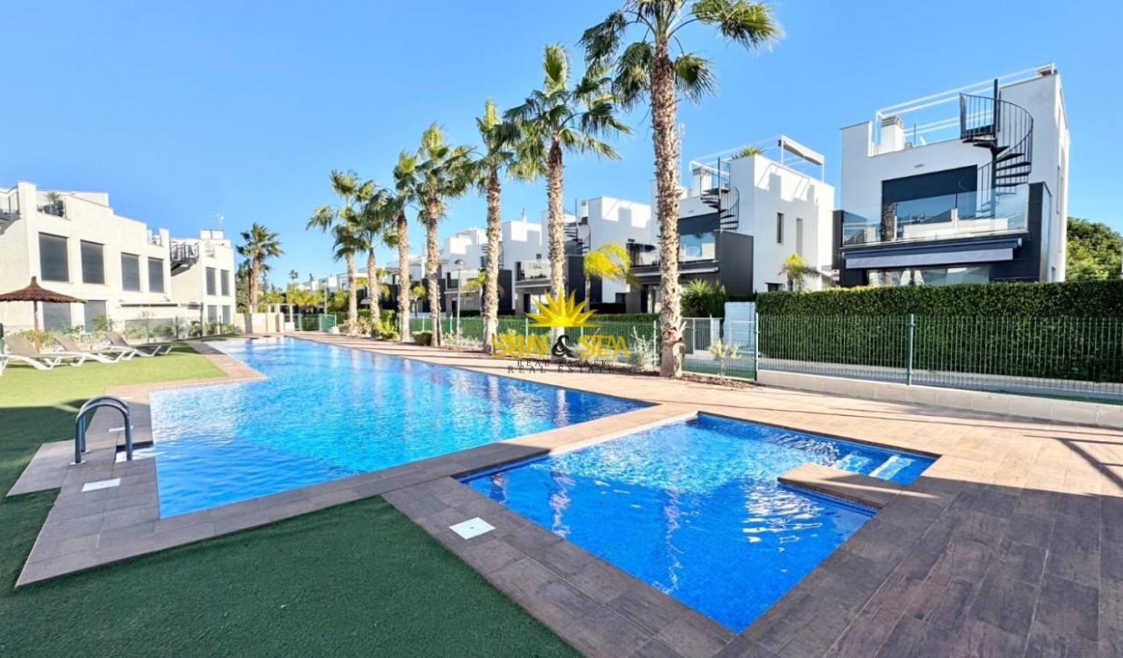 Resale - Villa - Torrevieja - Punta prima