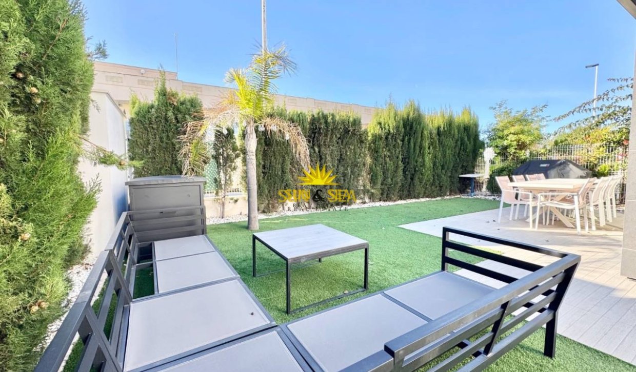 Resale - Villa - Torrevieja - Punta prima