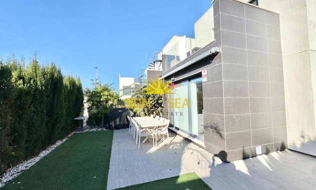 Resale - Villa - Torrevieja - Punta prima
