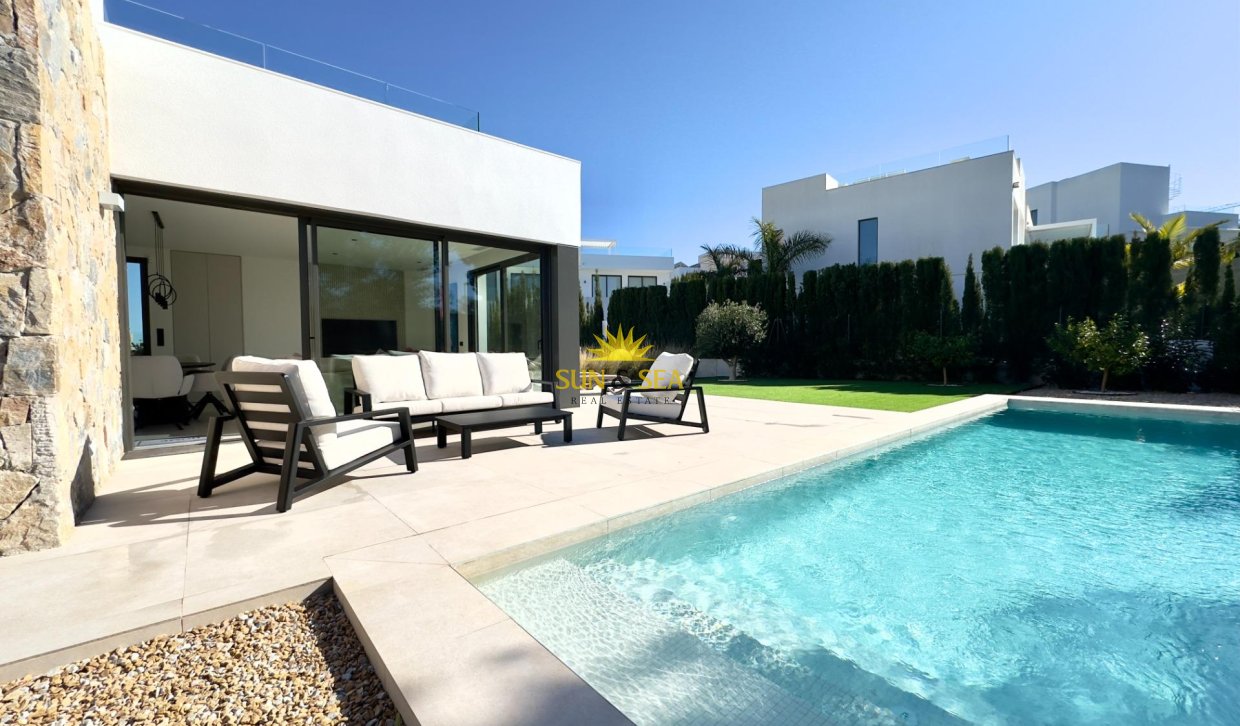 Resale - Villa - Orihuela - Las Colinas Golf