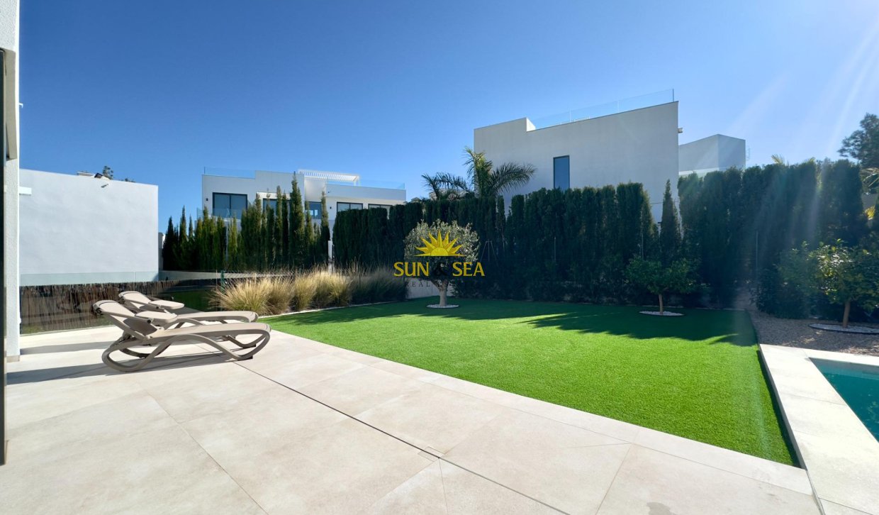 Resale - Villa - Orihuela - Las Colinas Golf
