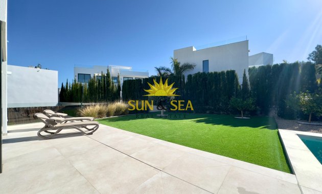 Resale - Villa - Orihuela - Las Colinas Golf
